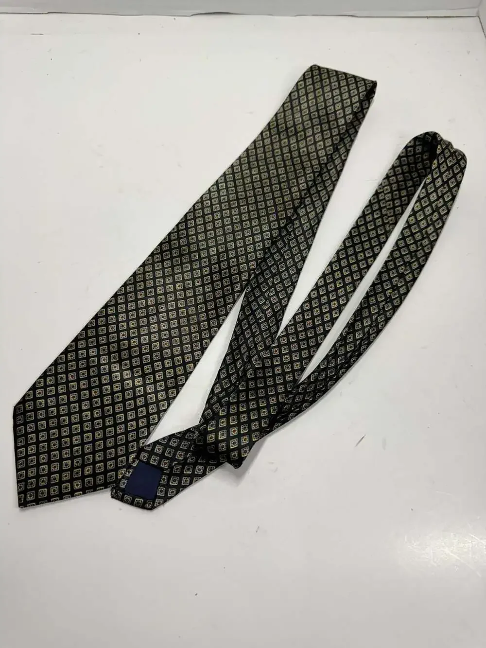 Arsenal Men's Geometric Pattern Hand-Made Silk Necktie